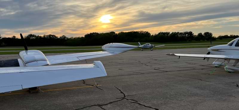 3 itinerant airplanes